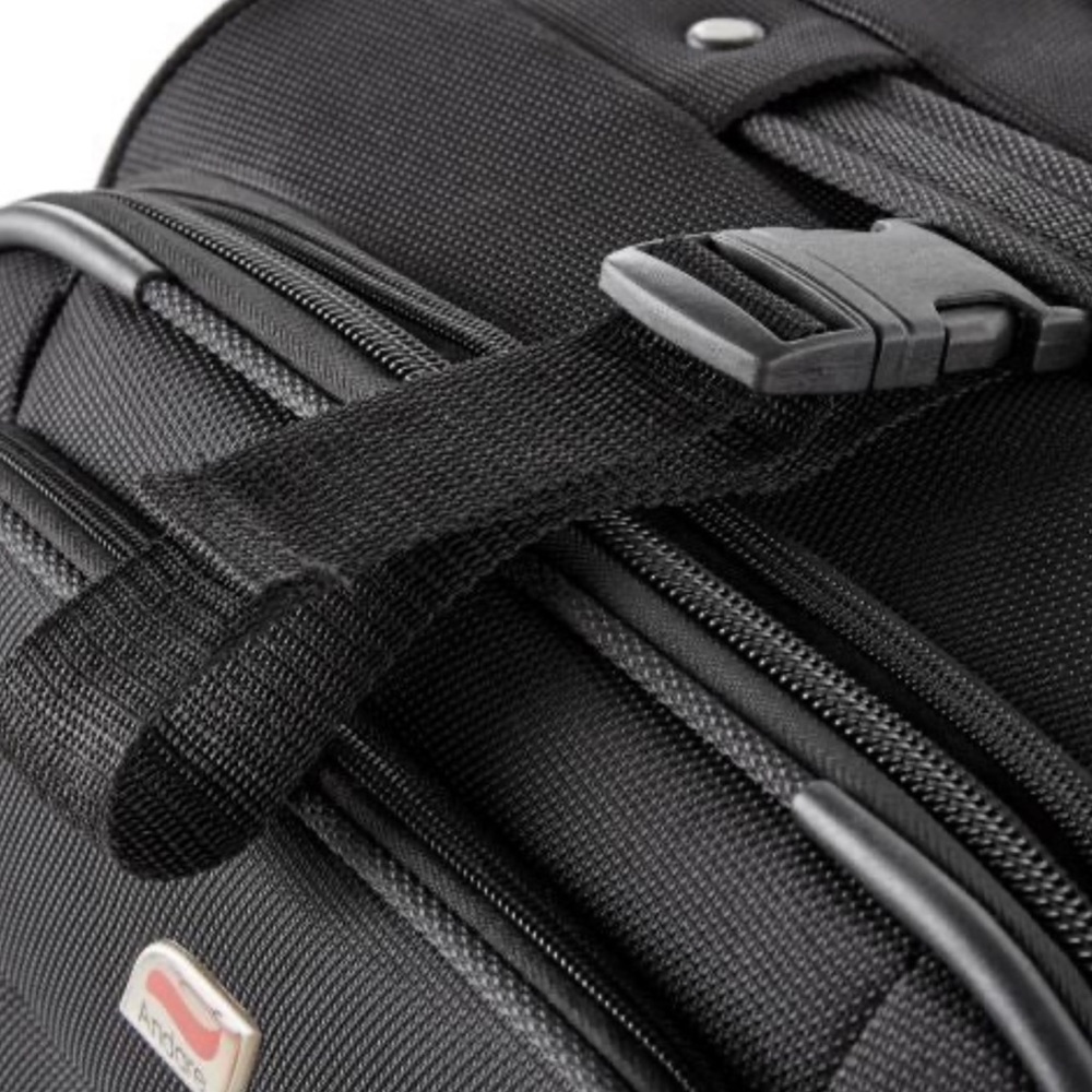 Andare west lake 2 Luggage 28”
New~ original package 
2 are available